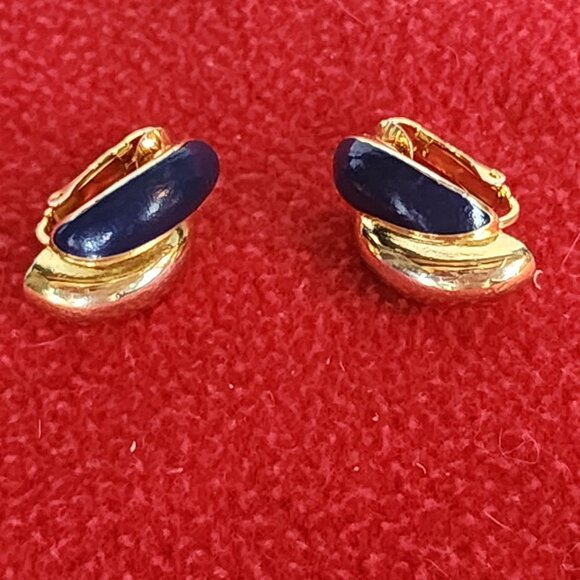 Avon Vintage Blue Enamel and Gold Tone Petite Magnetic Clip on 1" x 1" Earrings - Picture 16 of 16